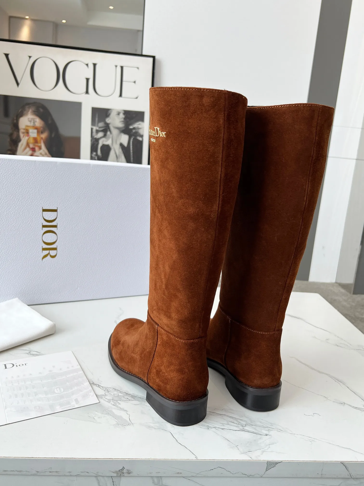 👟👟Ex-factory price 820👟👟 Dior 2025ss retro British style brogue new knight boots 👢👢 萱-shaped versatile thin feet yyds. The shape is three-dimensional and full, handsome and comfortable on the feet. A very retro style, full of aura single product, very novel design style, perfect details, cool and trendy 💯 trendy outsole, Inner lining: beef ribs Size: 35-40 (customized size 40-41)